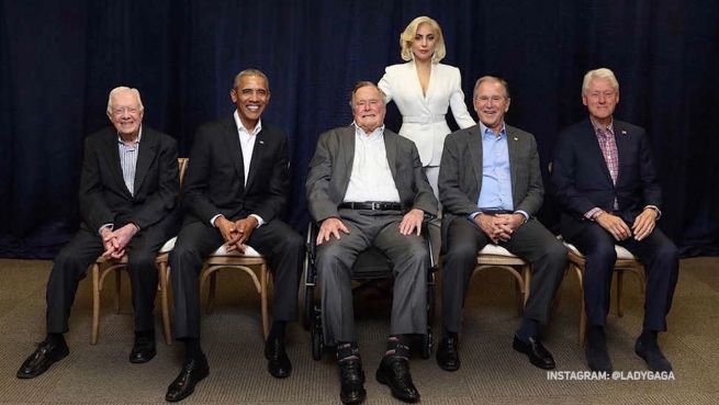 go to Wie Hilary: Lady Gaga posiert mit fünf US-Präsidenten