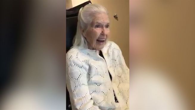 go to 'Hi Miss Margaret': Baseball-Star bringt Oma zum Lachen