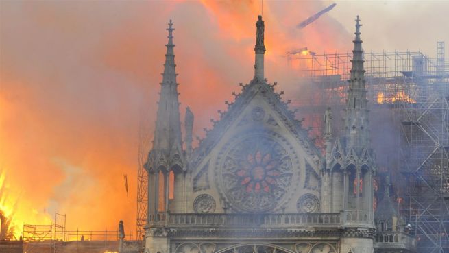 go to Notre-Dame in Flammen – so reagieren die Stars