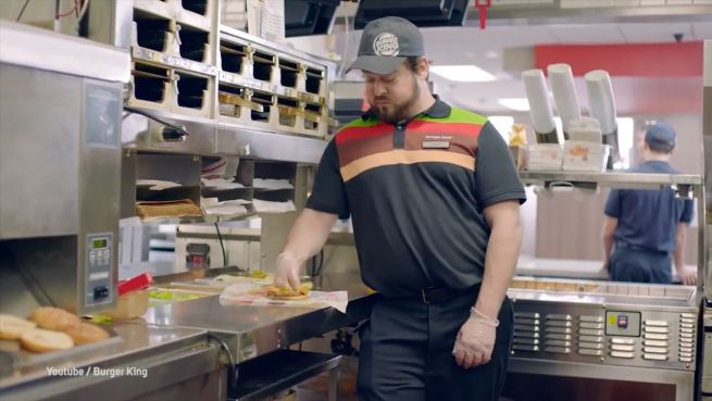 go to Burger-Mobbing: Fast-Food-Kette hilft Opfern
